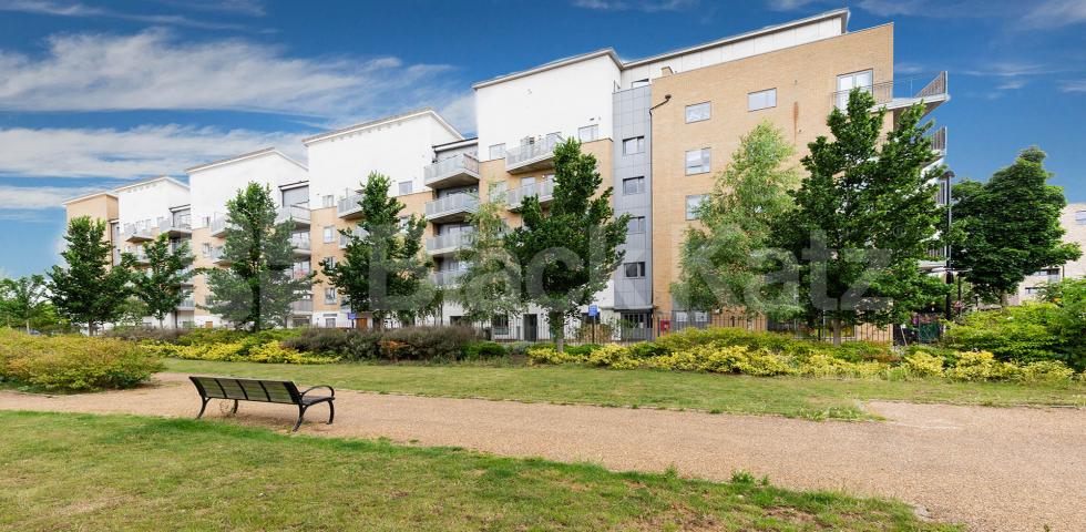 			3 Bedroom, 2 bath, 1 reception Apartment			 New Clocktower Place, Camden Borders